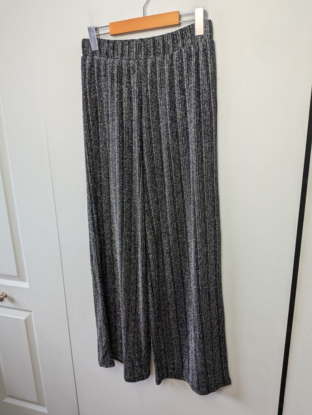 VERO MODA Wide Leg Pants Women Size Small Festive Silver And Black Stretch